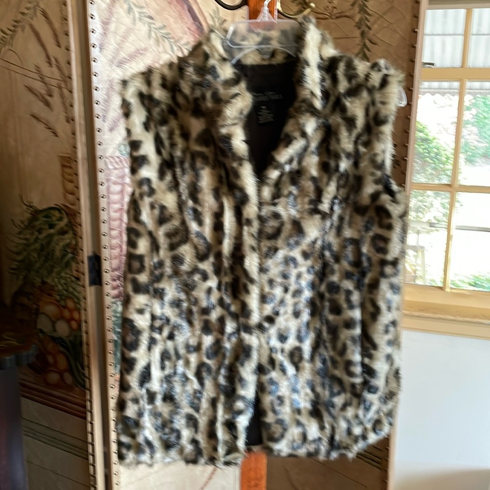 Donna Salyer’s Fabulous Furs Women’s XS FUAX Leopard Fur Vest Pockets Soft